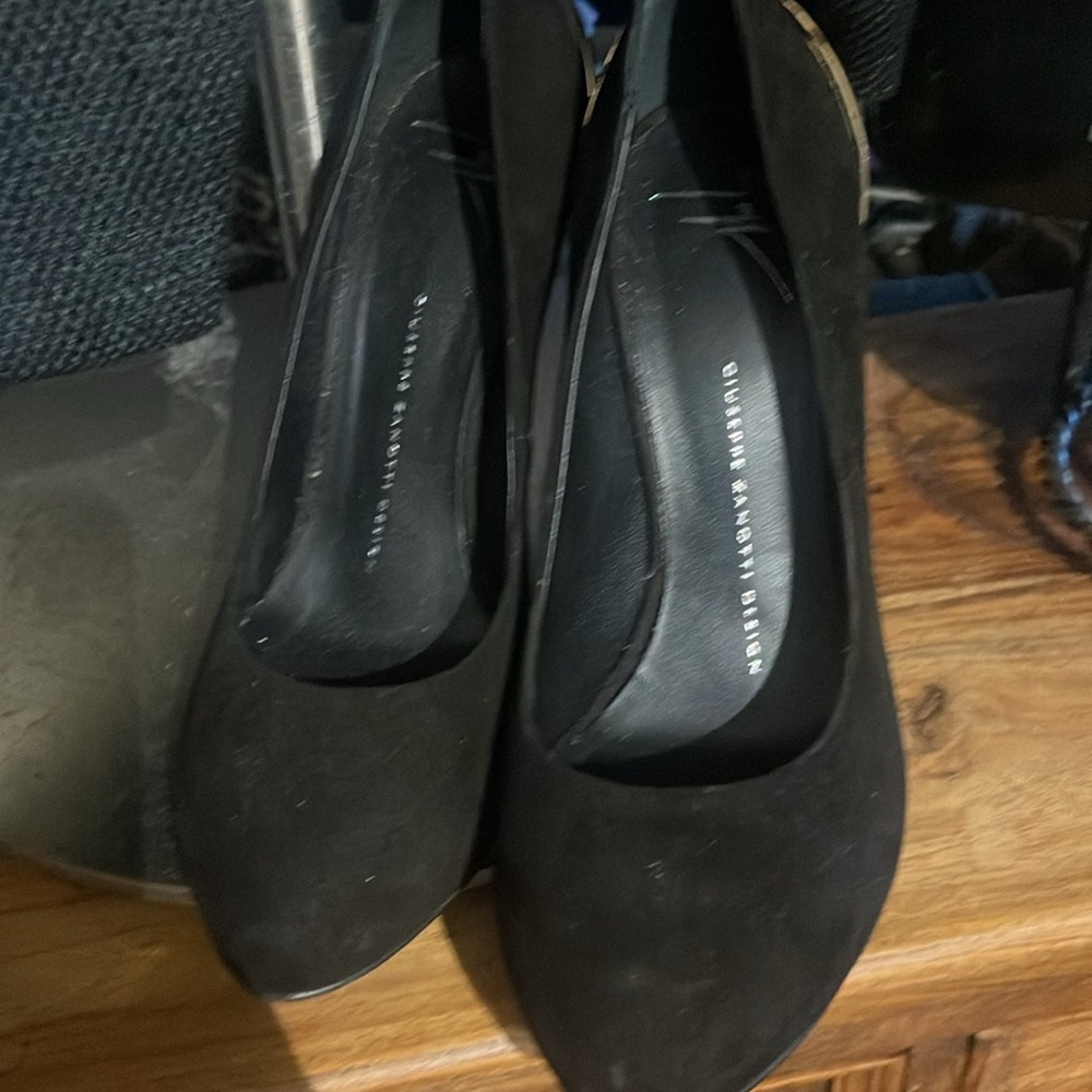 Black Suede Round-Toe Pumps - Sleek Everyday Heel Gold Heel